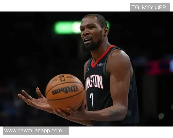 杜兰特表现稳定半场8投5中贡献11分5助攻助力球队争胜 杜兰特表现稳定半场8投5中贡献11分5助攻助力球队争胜