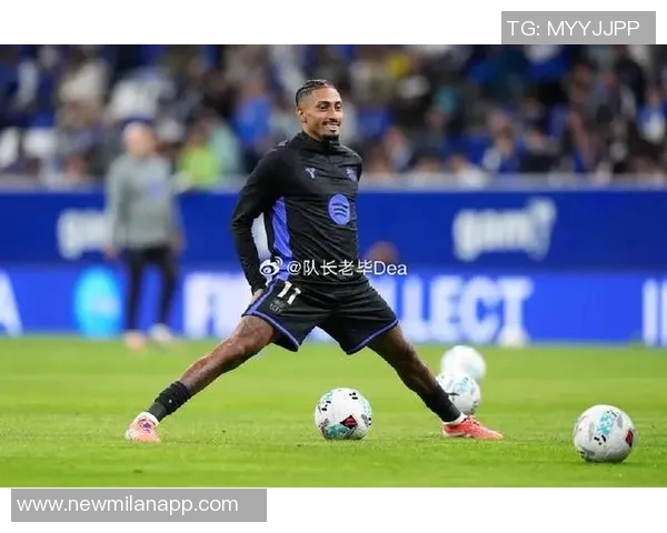 拉菲尼亚缺席训练情况堪忧孔德相对较好引发关注 拉菲尼亚缺席训练情况堪忧孔德相对较好引发关注