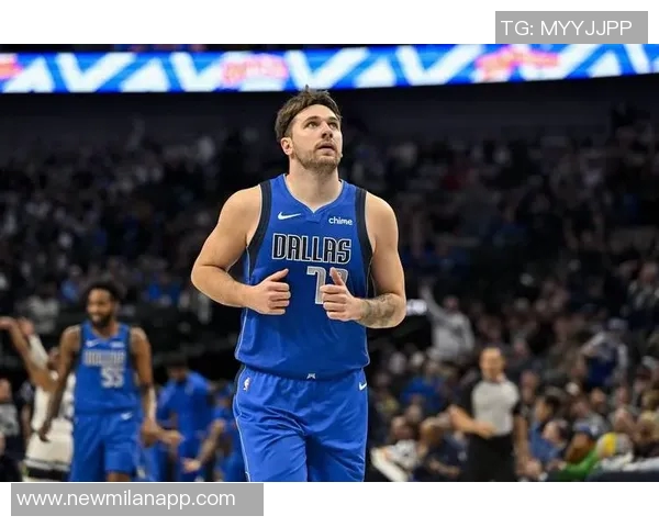 东契奇首节表现出色攻防兼备轻松拿下10分4板2助正负值高达6 东契奇首节表现出色攻防兼备轻松拿下10分4板2助正负值高达6