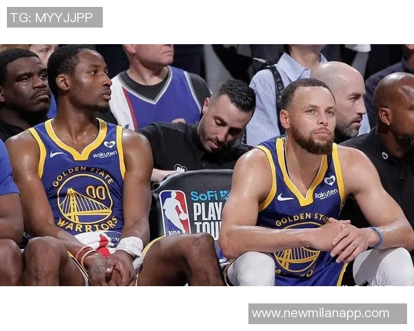 库里赞扬队友表现出色强调团队合作的重要性与团结精神