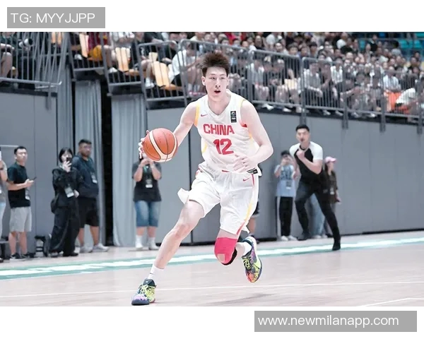 郇斯楠高四季前赛展现持球机动锋线打法豪取26分4助引发关注